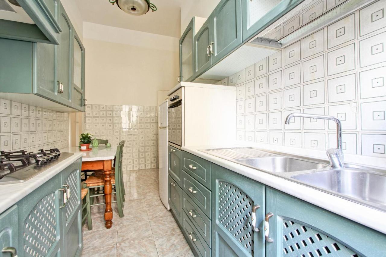 Roman Apartment *